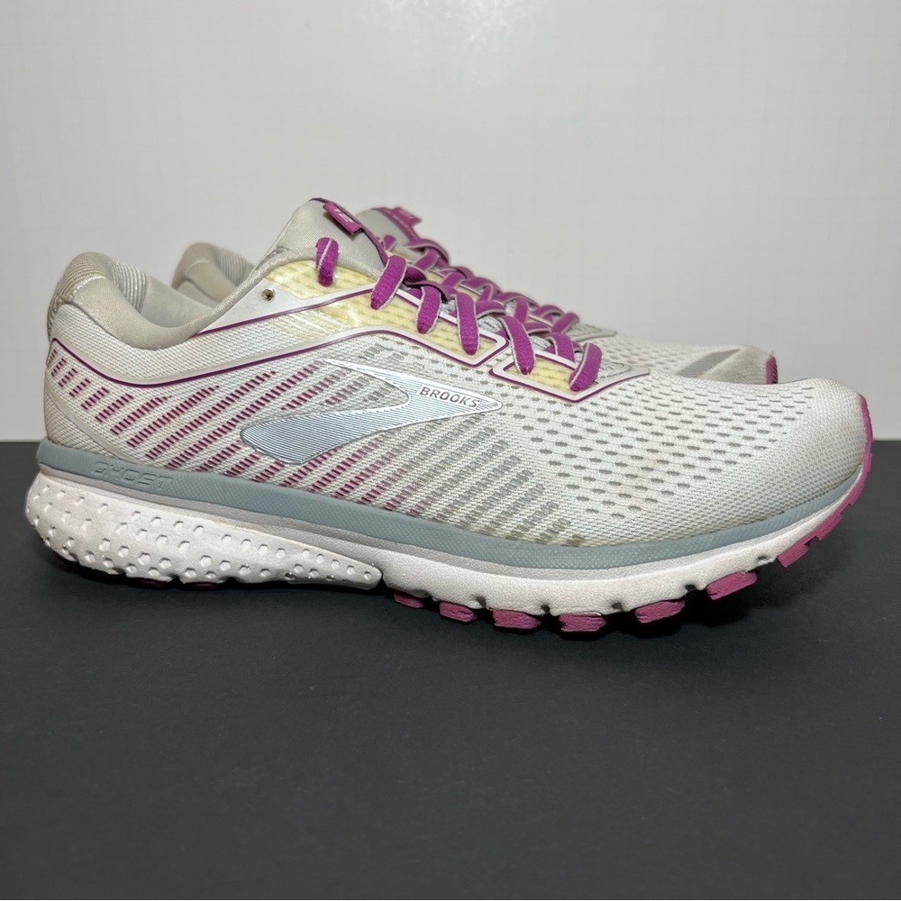 Womens BROOKS Ghost 12 Gray / Fuschia Running Shoes / Size 10
